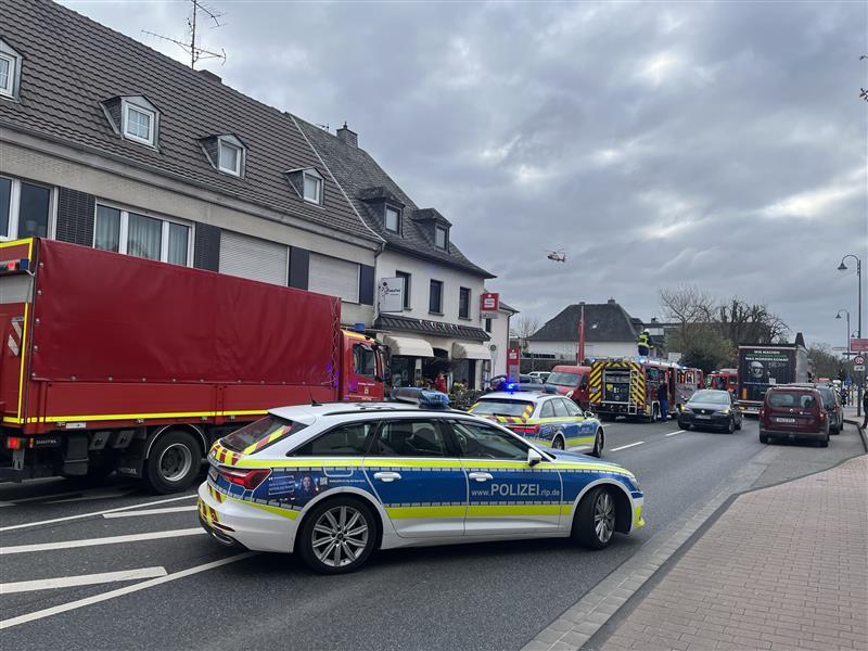 Schwerer Unfall am der B9 in Bad Breisig: Ein LKW hat einen Fußgänger erfasst.
