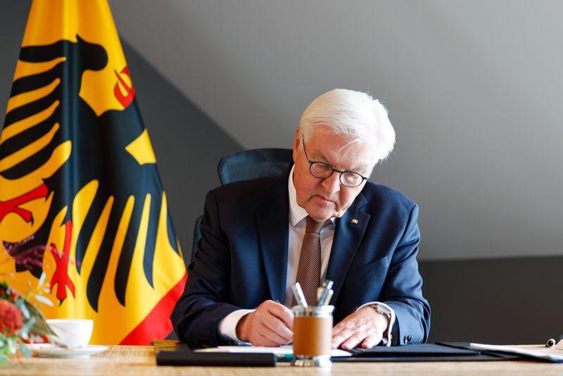 Steinmeier verleiht in Andernach Verdienstorden an engagierte Bürger (Archivbild) Steinmeier verleiht in Andernach Verdienstorden an engagierte Bürger (Archivbild)
