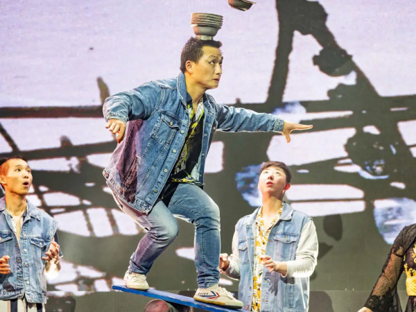 The Shanghai Stars sind ein Artisten Quartett aus dem Ensemble des Chinesischen Nationalcircus.