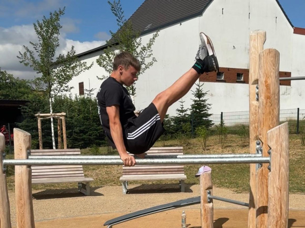 Unter anderem Calisthenics-Geräte gehören zur neu gestalteten Anlage in Rübenach.