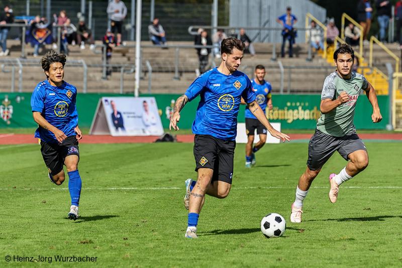 Verletzte sich im Spiel gegen Ludwigshafen schwer - TuS Koblenz-Spieler Leon Waldminghaus (Am Ball) Verletzte sich im Spiel gegen Ludwigshafen schwer - TuS Koblenz-Spieler Leon Waldminghaus (Am Ball)