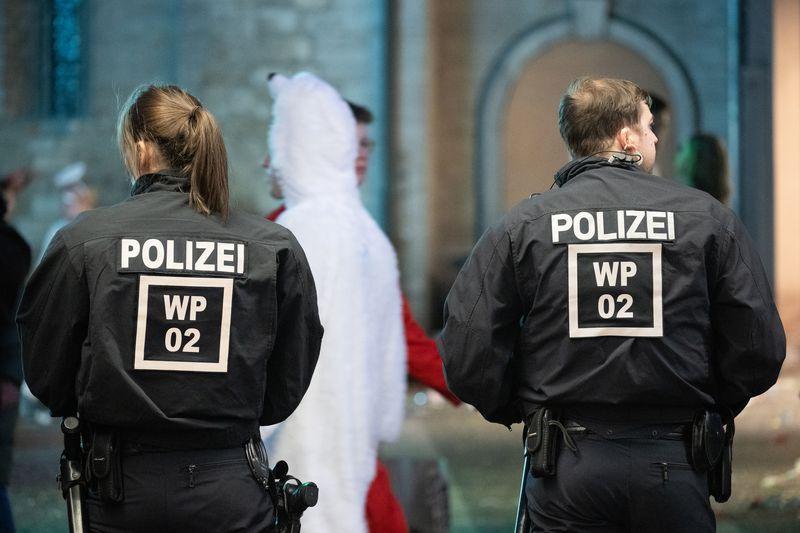 Von Altweiberdonnerstag bis Veilchendienstag werden laut Innenministerium mehr als 5.000 Polizeikräfte eingesetzt. Von Altweiberdonnerstag bis Veilchendienstag werden laut Innenministerium mehr als 5.000 Polizeikräfte eingesetzt.