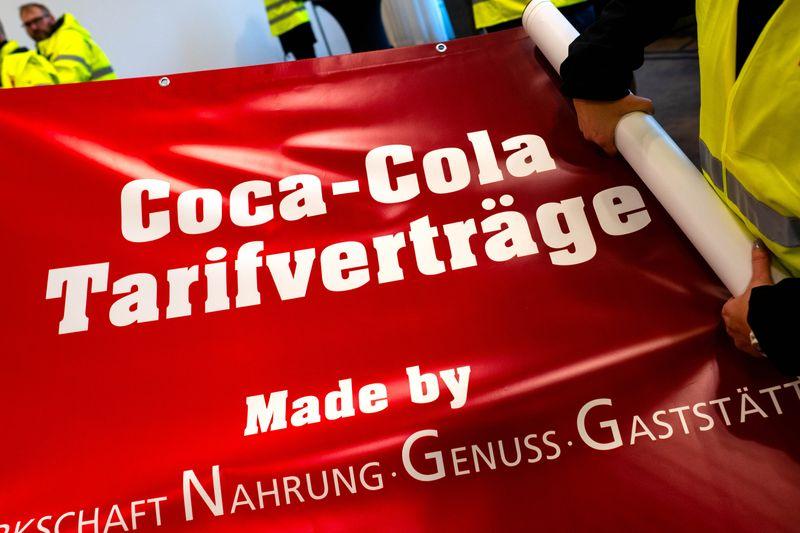 Weil es in der Tarifrunde mit dem Getränkekonzern hakt, rief die NGG schon in Norddeutschland zum Ausstand auf. Jetzt haben auch Mitarbeitende in Bad Neuenahr-Ahrweiler ihre Arbeit niedergele Weil es in der Tarifrunde mit dem Getränkekonzern hakt, rief die NGG schon in Norddeutschland zum Ausstand auf. Jetzt haben auch Mitarbeitende in Bad Neuenahr-Ahrweiler ihre Arbeit niedergele