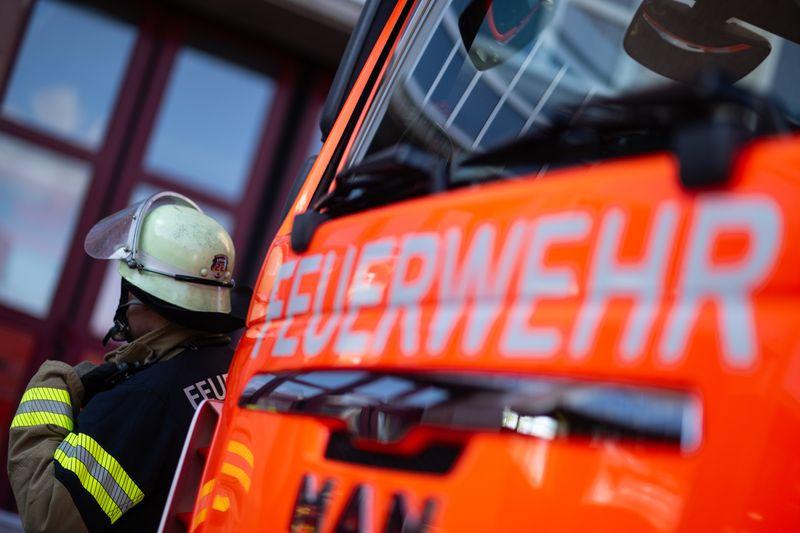 Zahlreiche Einsatzkräfte rückten zu dem Unfall aus. (Symbolbild) Zahlreiche Einsatzkräfte rückten zu dem Unfall aus. (Symbolbild)