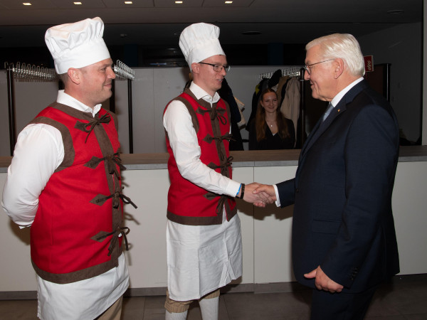 Zum Abschluss seines Ortszeittages am Mittwoch war der Bundespräsident Gast bei einem Benefizkonzert des Stadtorchesters Andernach.