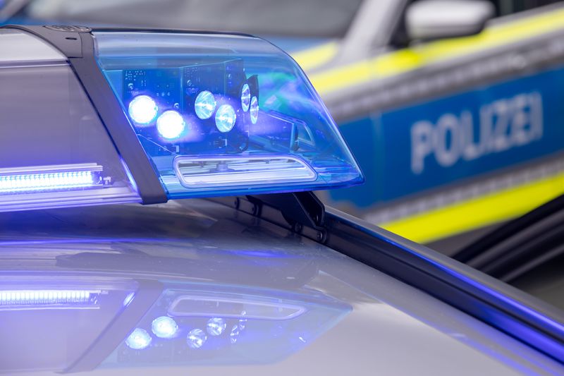 Bekämpfung von Jugendkriminalität (Symbolbild) Polizeiautos
